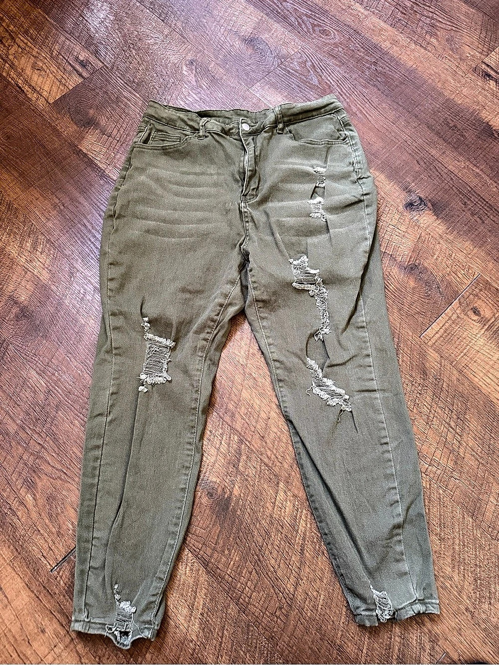 SHEIN Curve 2XL distressed skinny pants Distressed Skinny Pants in Green Size